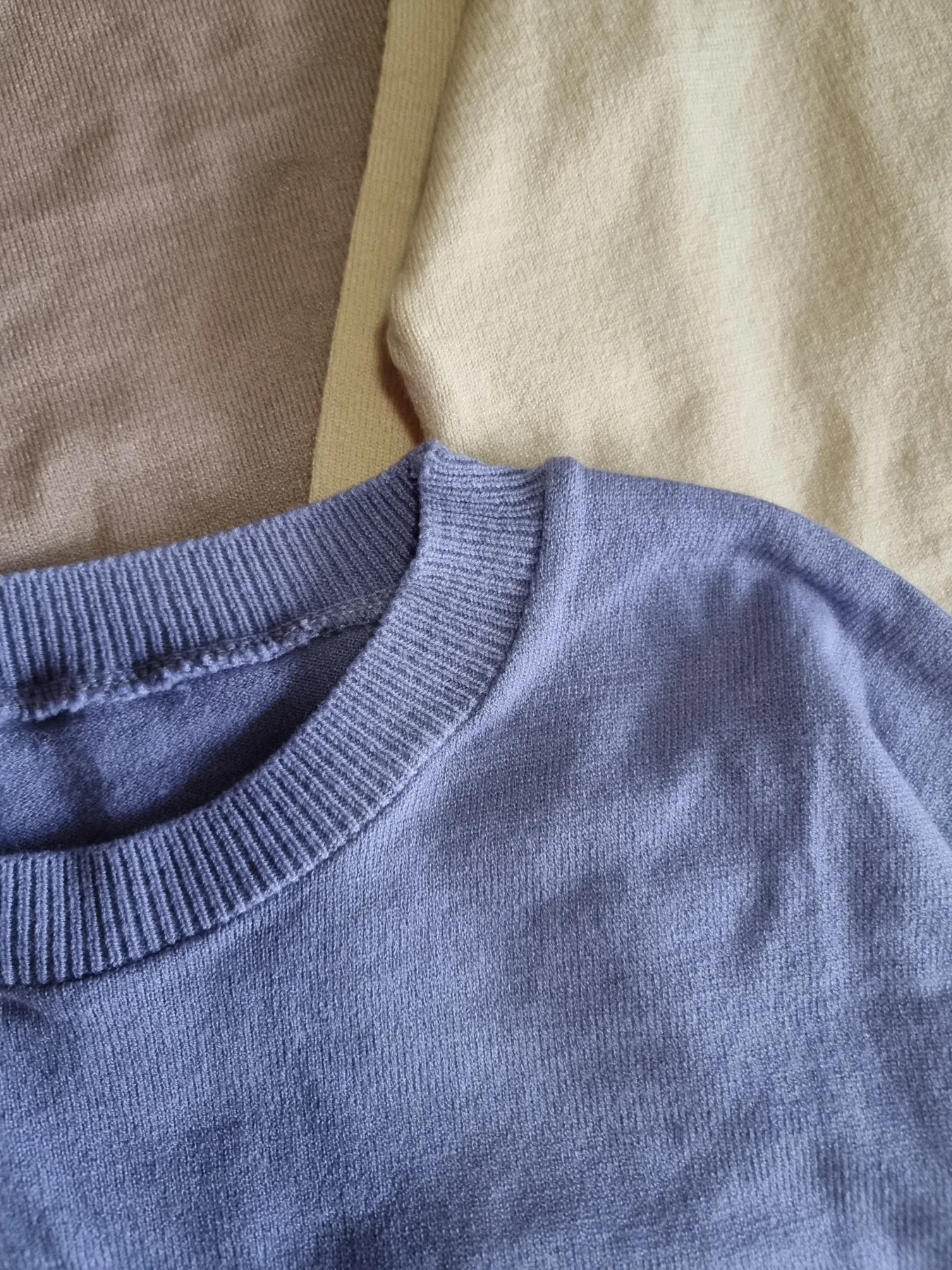 Sweater liso con tajo - Image 6