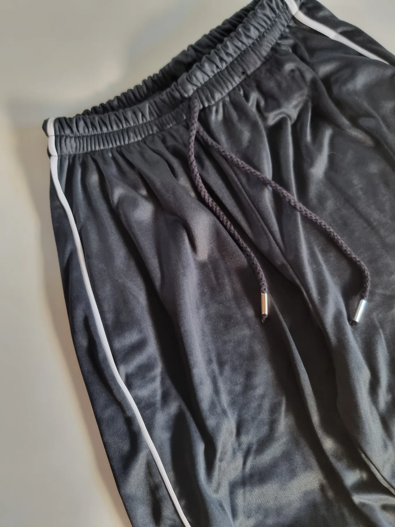 JOGGER CON LAS LINEAS BLANCA - Image 2