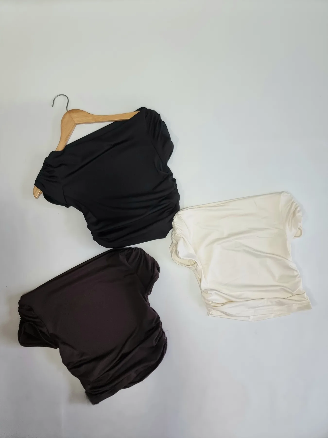 TOP CUELLO BOTE MICRO FIBRA CON FRUNCIDOS AL COSTADO