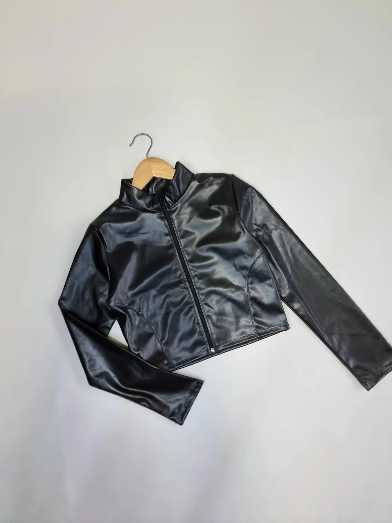 CAMPERA ENGOMADO CORTO