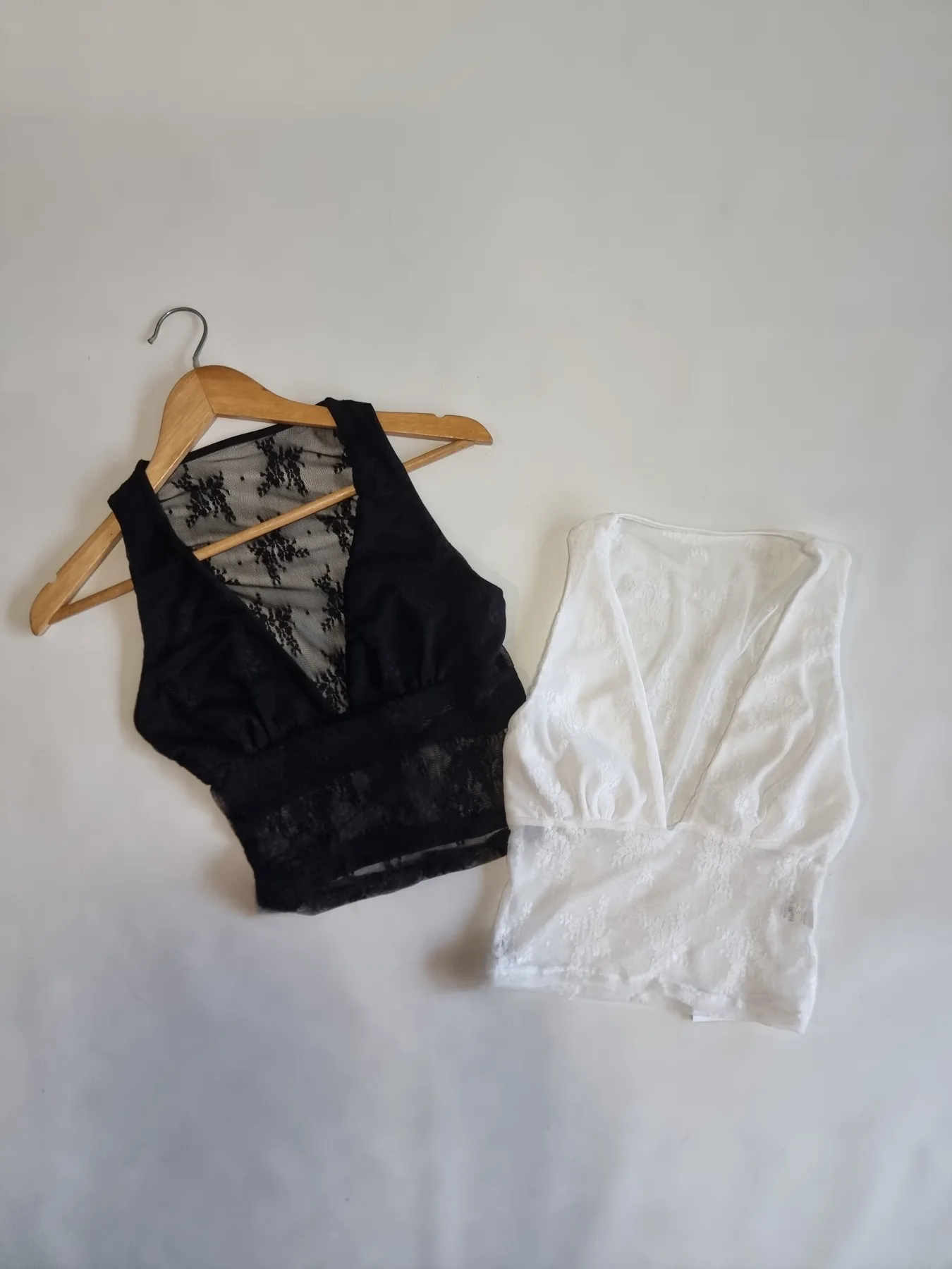 MUSCULOSA TUL FLOR CUELLO V
