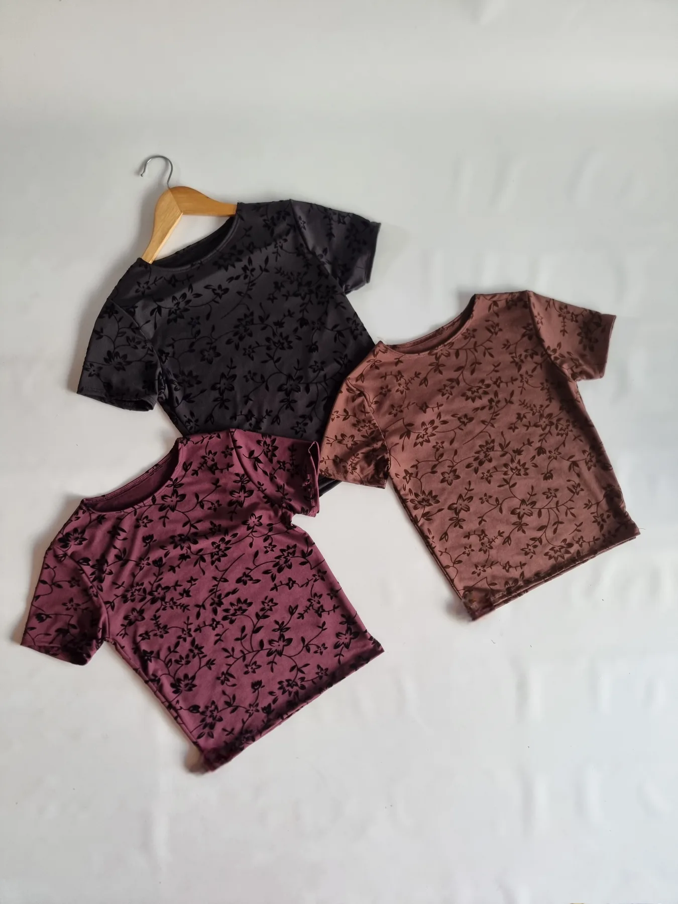 TOP MANGA CORTA CUELLO REDONDO LA ESTAMPADA  FLOR