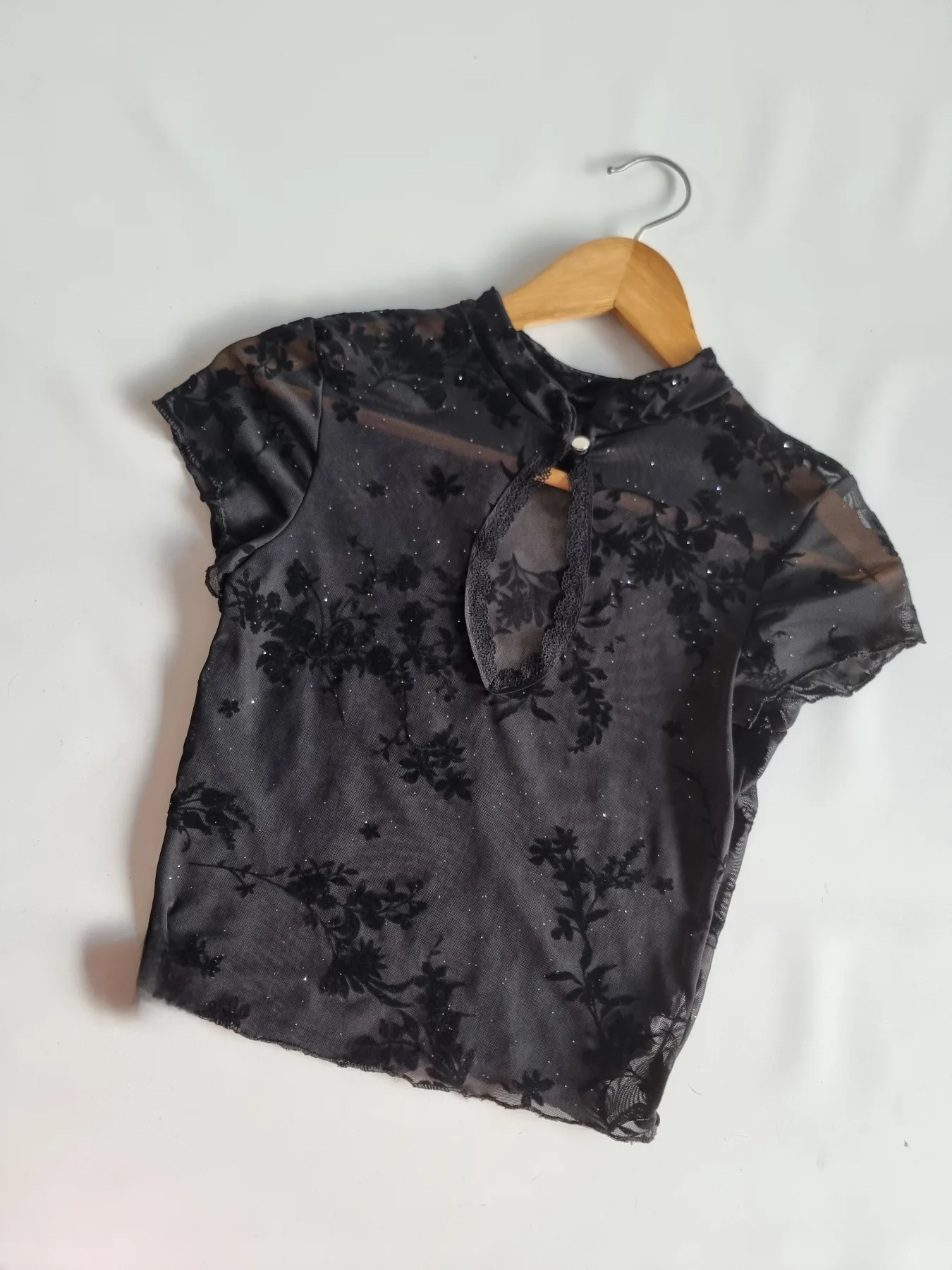 TOP CUELLO MAO MANGA CORTA 1 BOTÓN