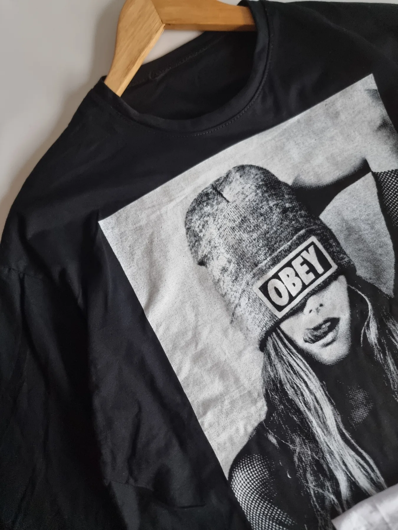 REMERA BOXY OBEY - Imagen 3