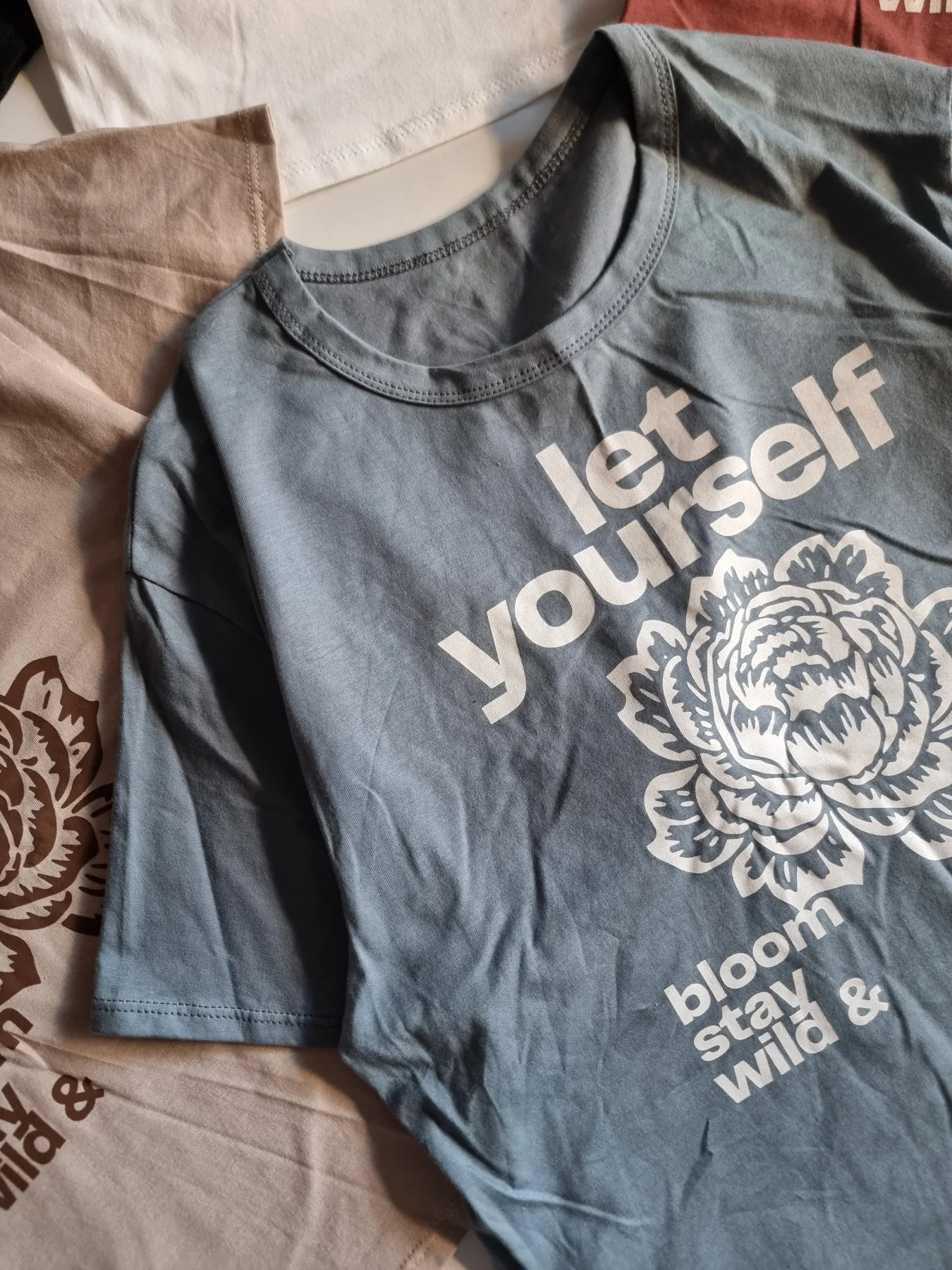 REMERA LET - Imagen 2