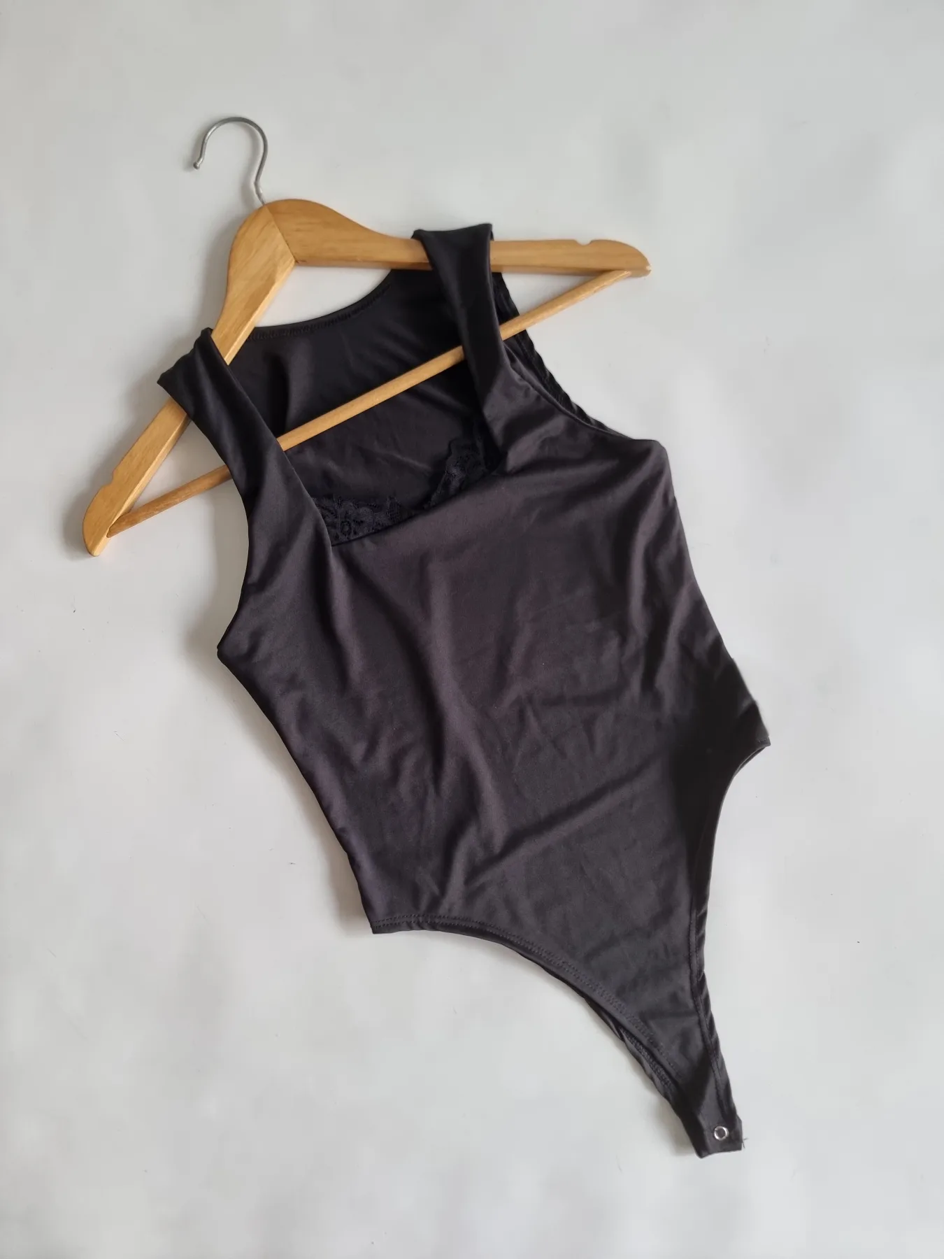 BODY CUELLO CUADRADO CON PUNTILLA