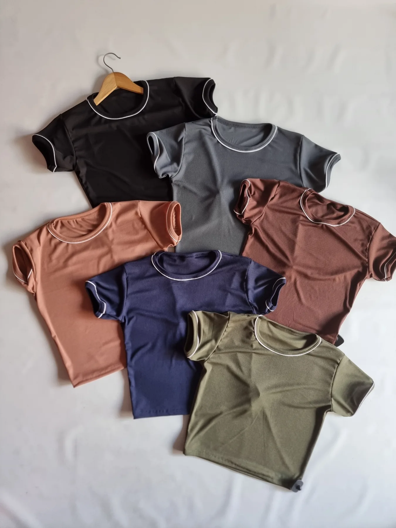 REMERA CON LA LINEA