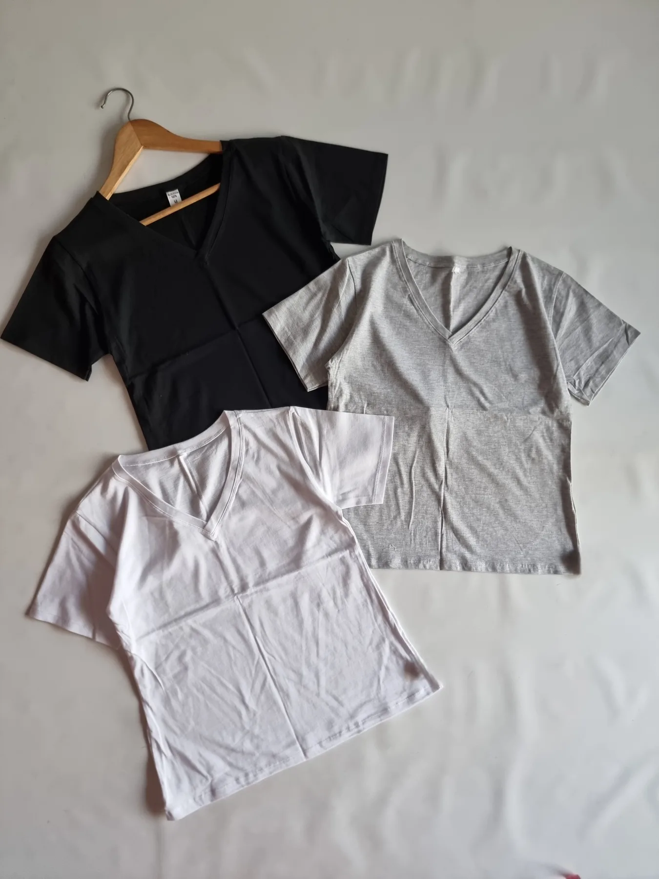 REMERA BASICA CUELLO V , T -2,3