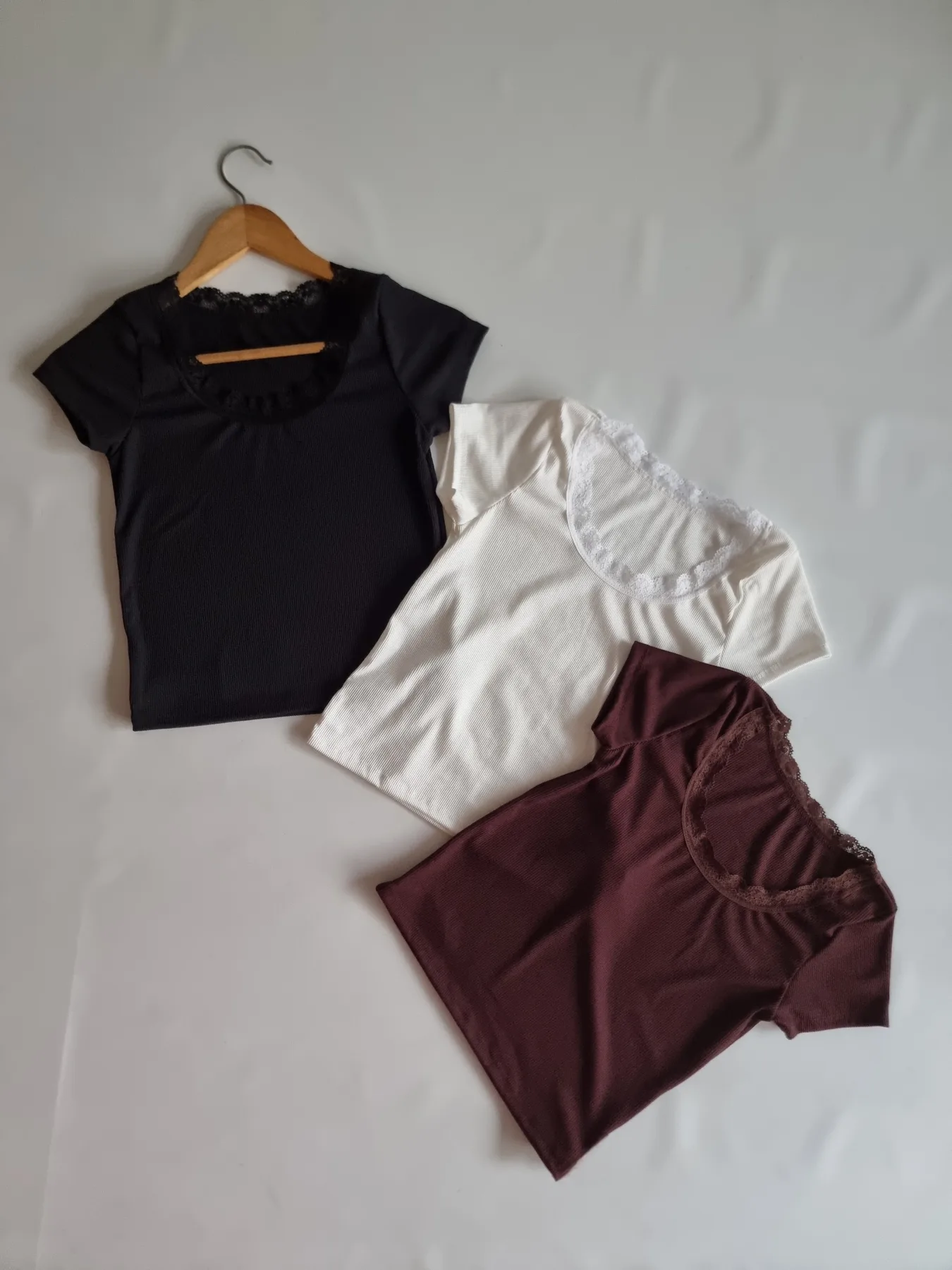 REMERA MANGA CORTA MORLEY CON PUNTILLA