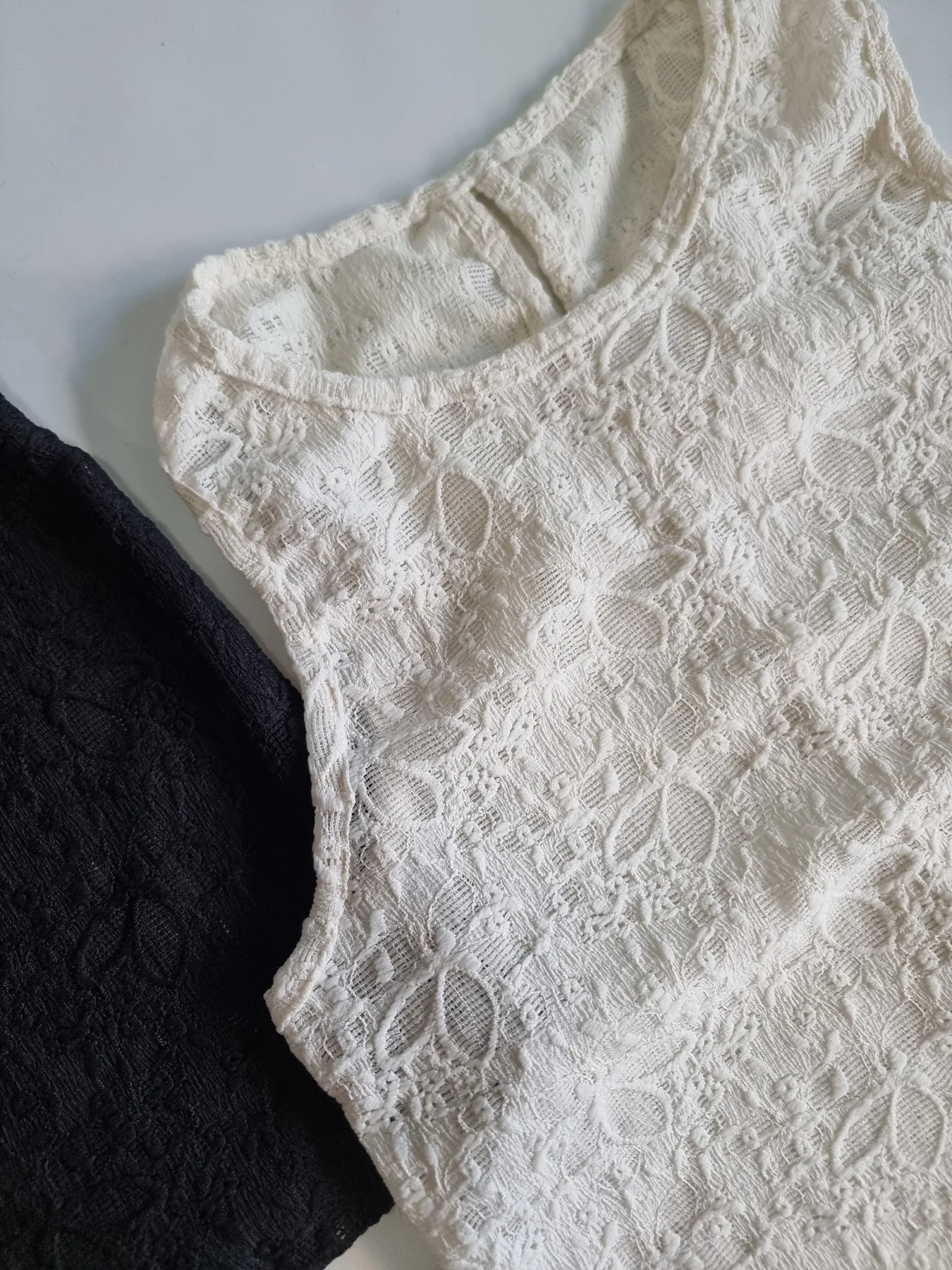 MUSCULOSA BRODERIE LA ESPALDA ABIERTO - Imagen 3