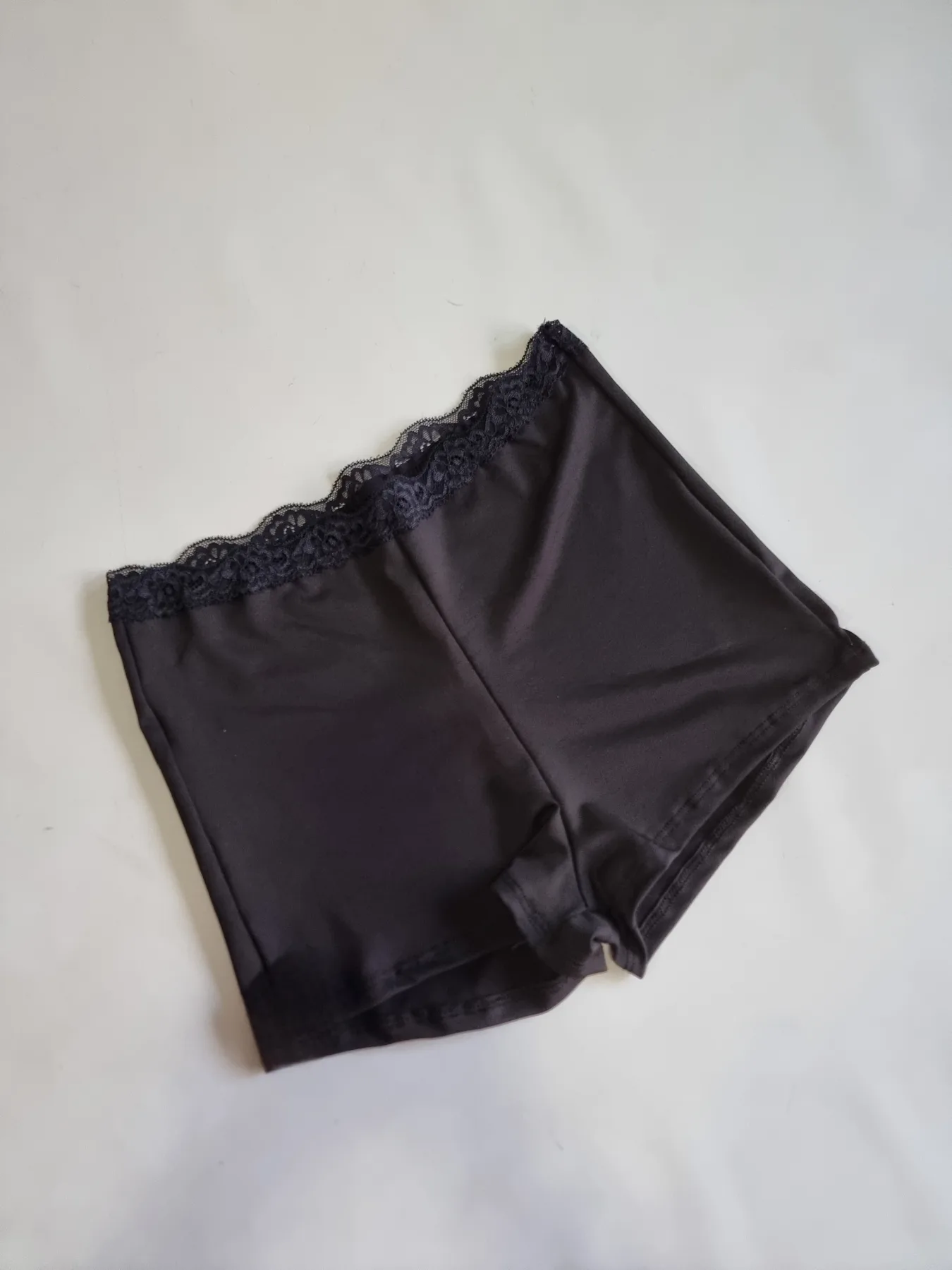SHORT MICRO FIBRA CON PUNTILLA ARRIBA