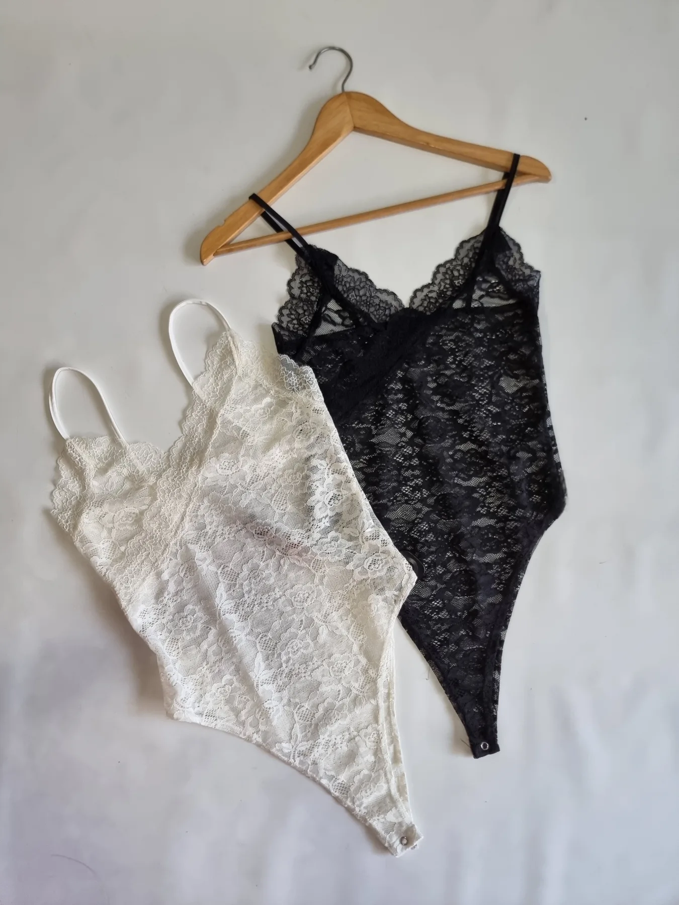 BODY ENCAJE PUNTILLA CRUZADO