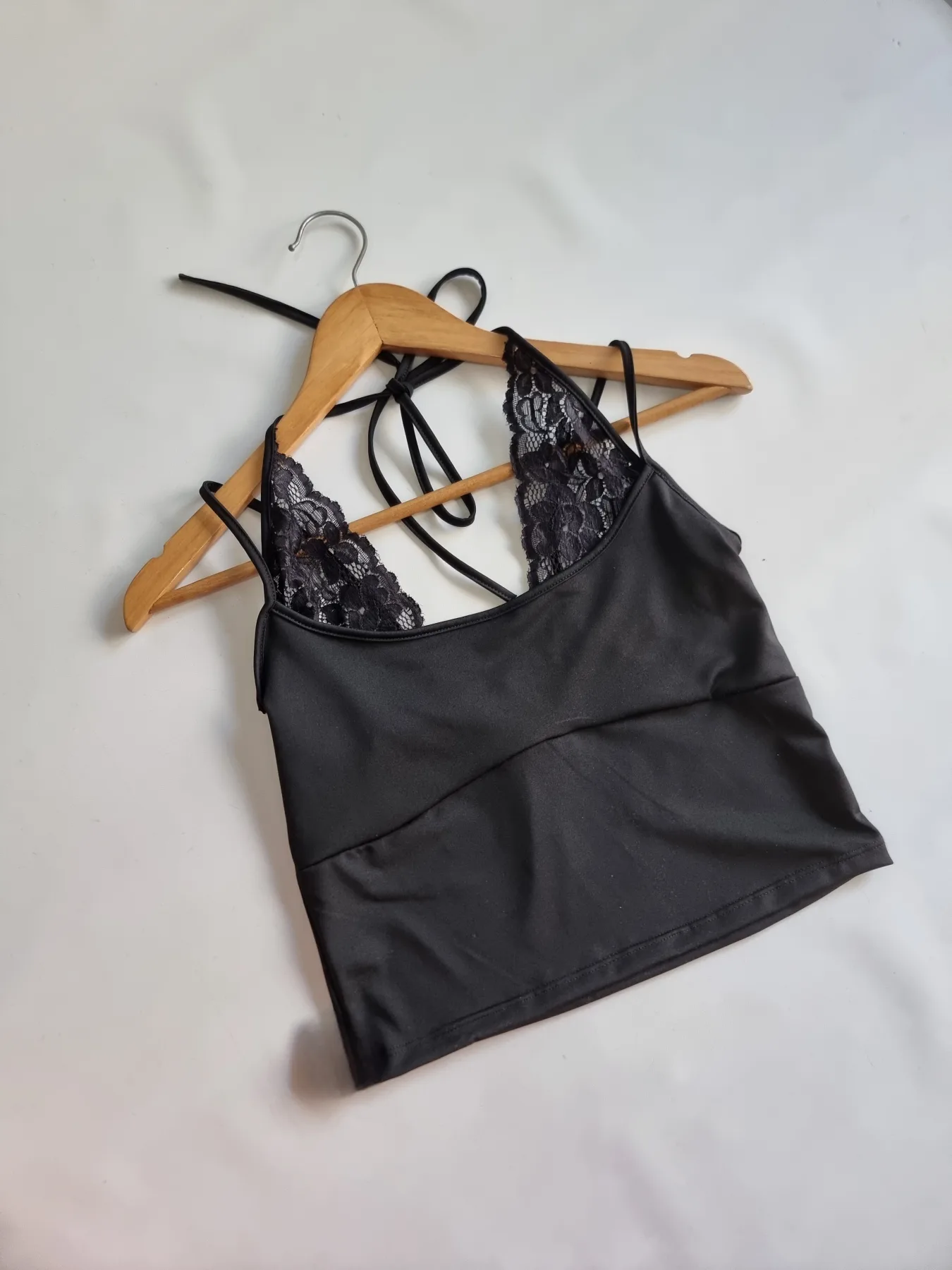 MUSCULOSA 4 TIRAS PUNTILLA