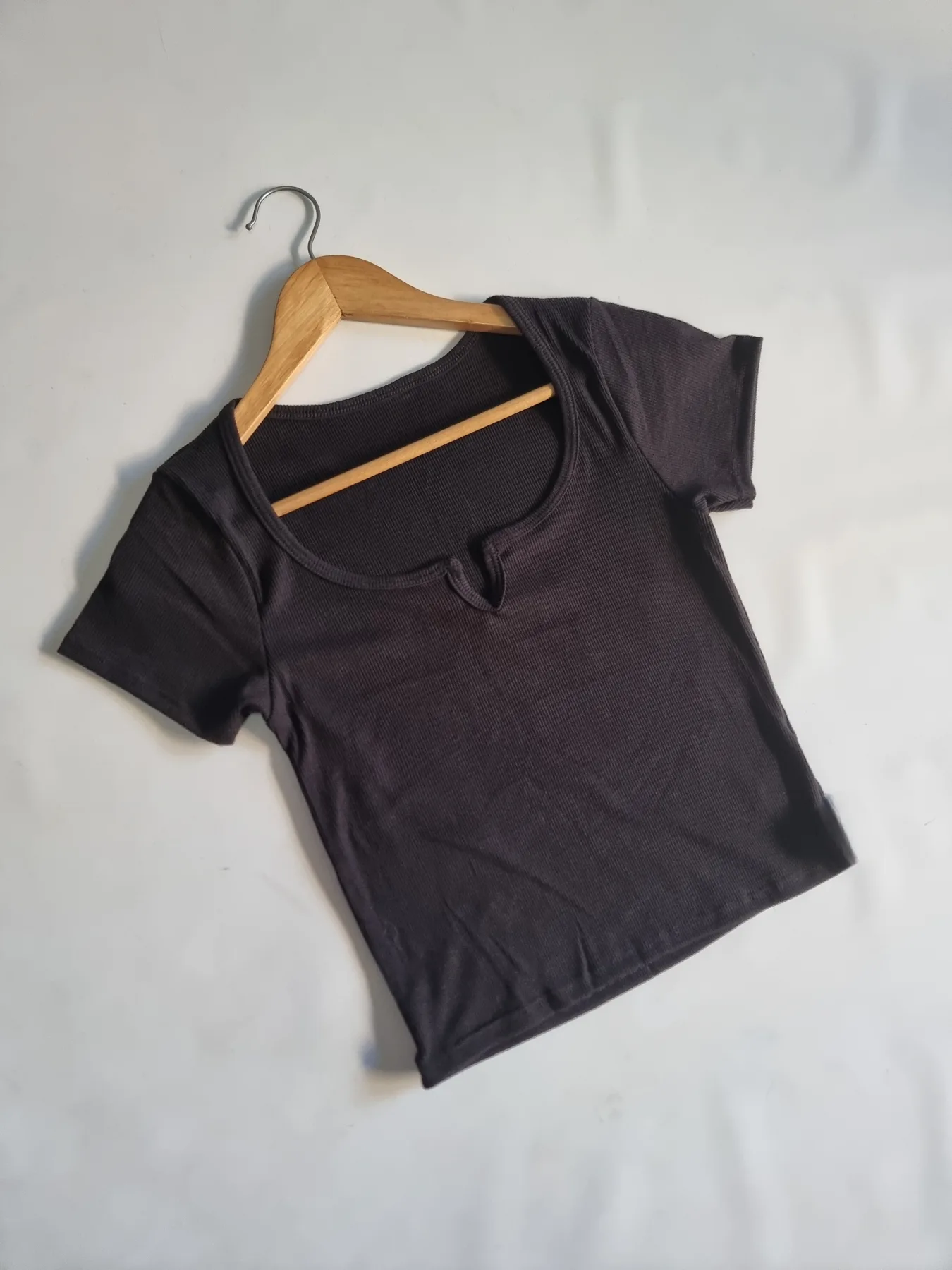 REMERA MORLEY NEGRO CUELLO -v-