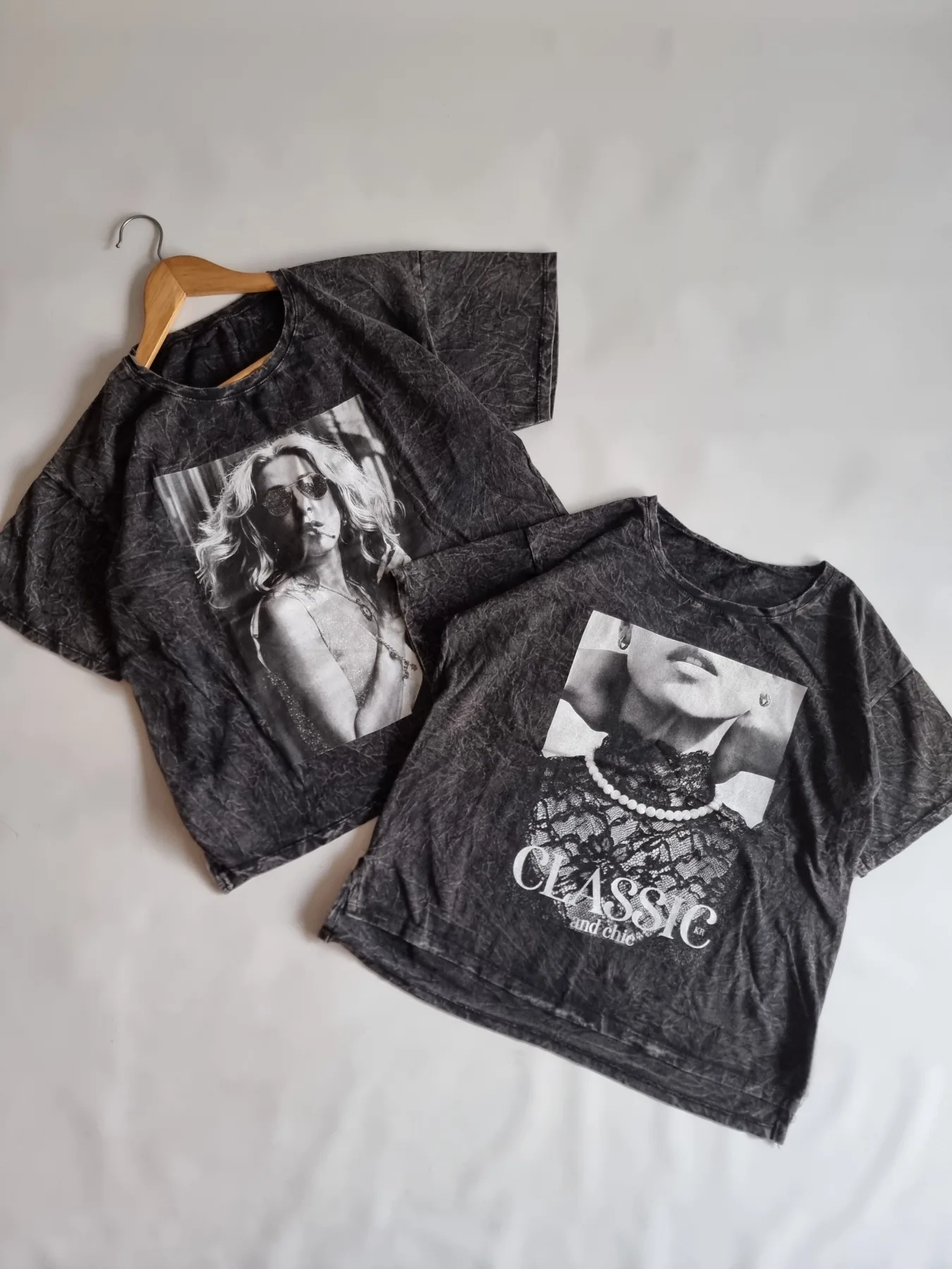 REMERA BATICK CON TAJO