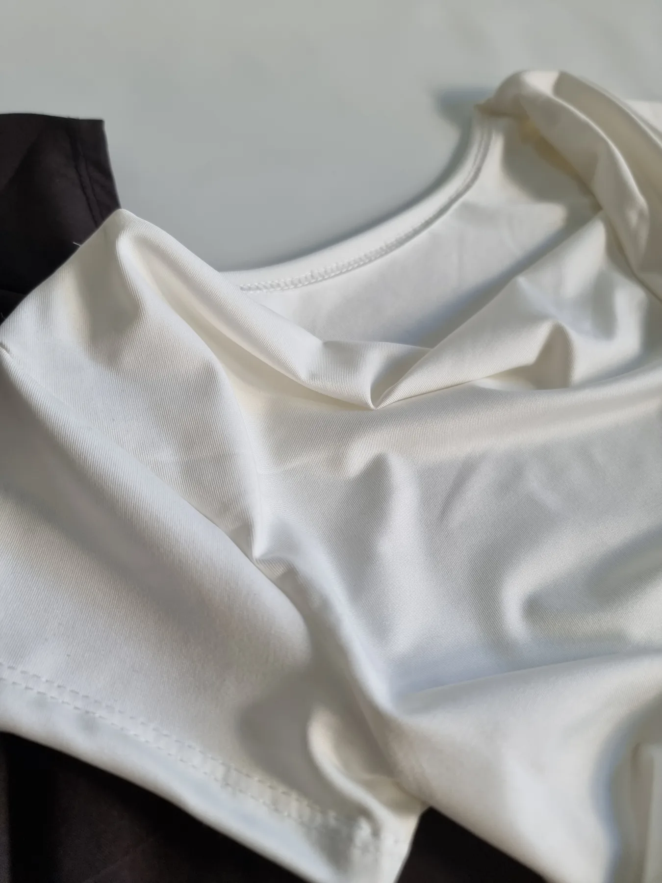 REMERA MANGA CORTA CUELLO y FRUNCIDO MICROFIBRA - Imagen 3
