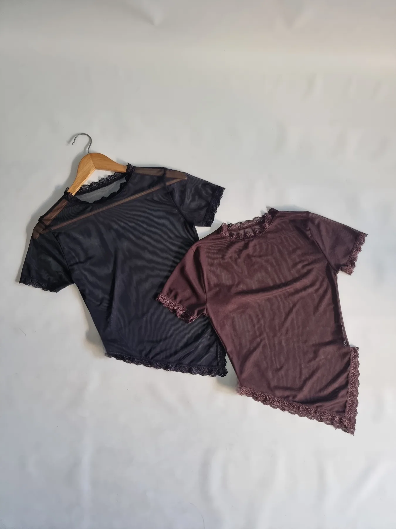 TOP TUL PUNTILLA LA MANGA Y CUELLO