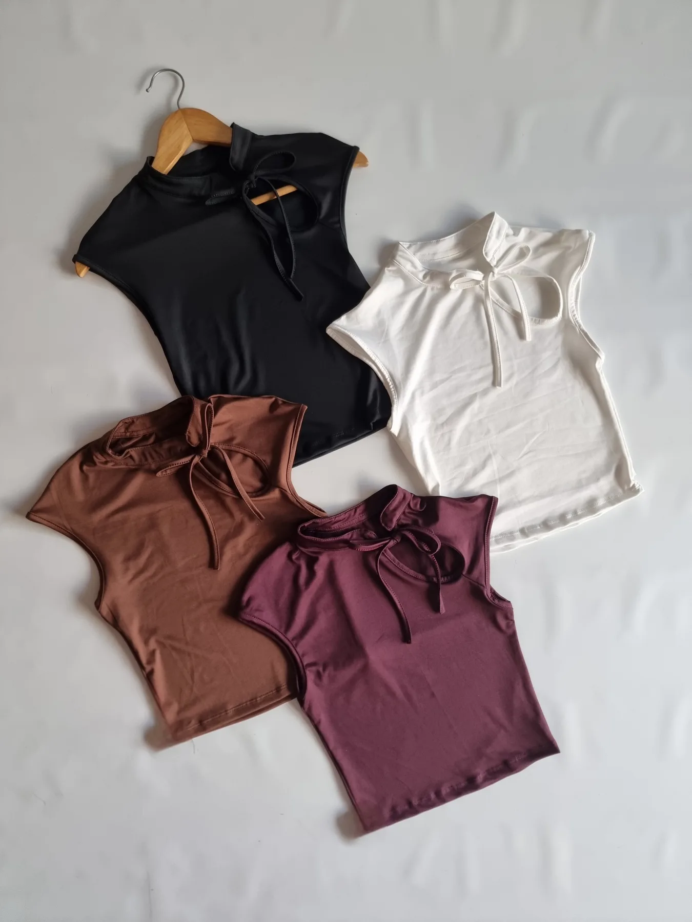 TOP CUELLO MAO CON ABERTURA + MOÑO M/F