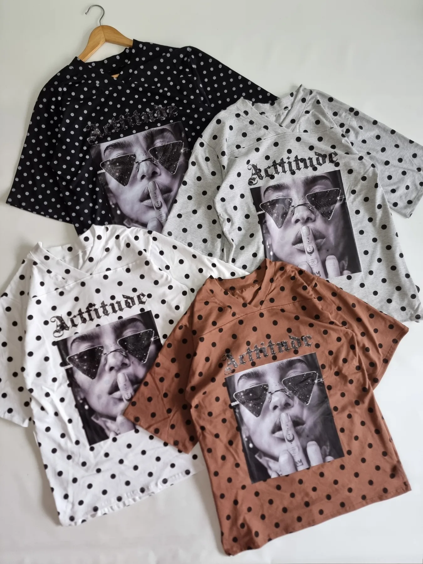 REMERA LUNARES ACTTITUDE