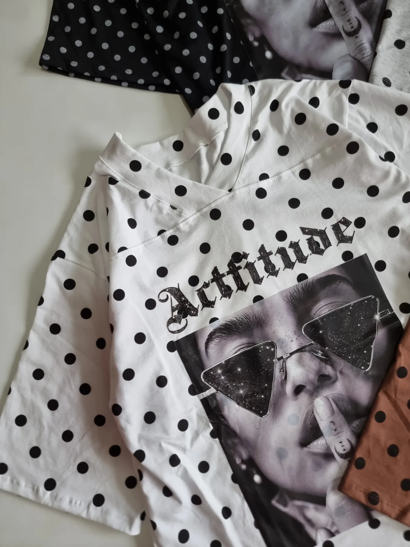 REMERA LUNARES ACTTITUDE - Imagen 3