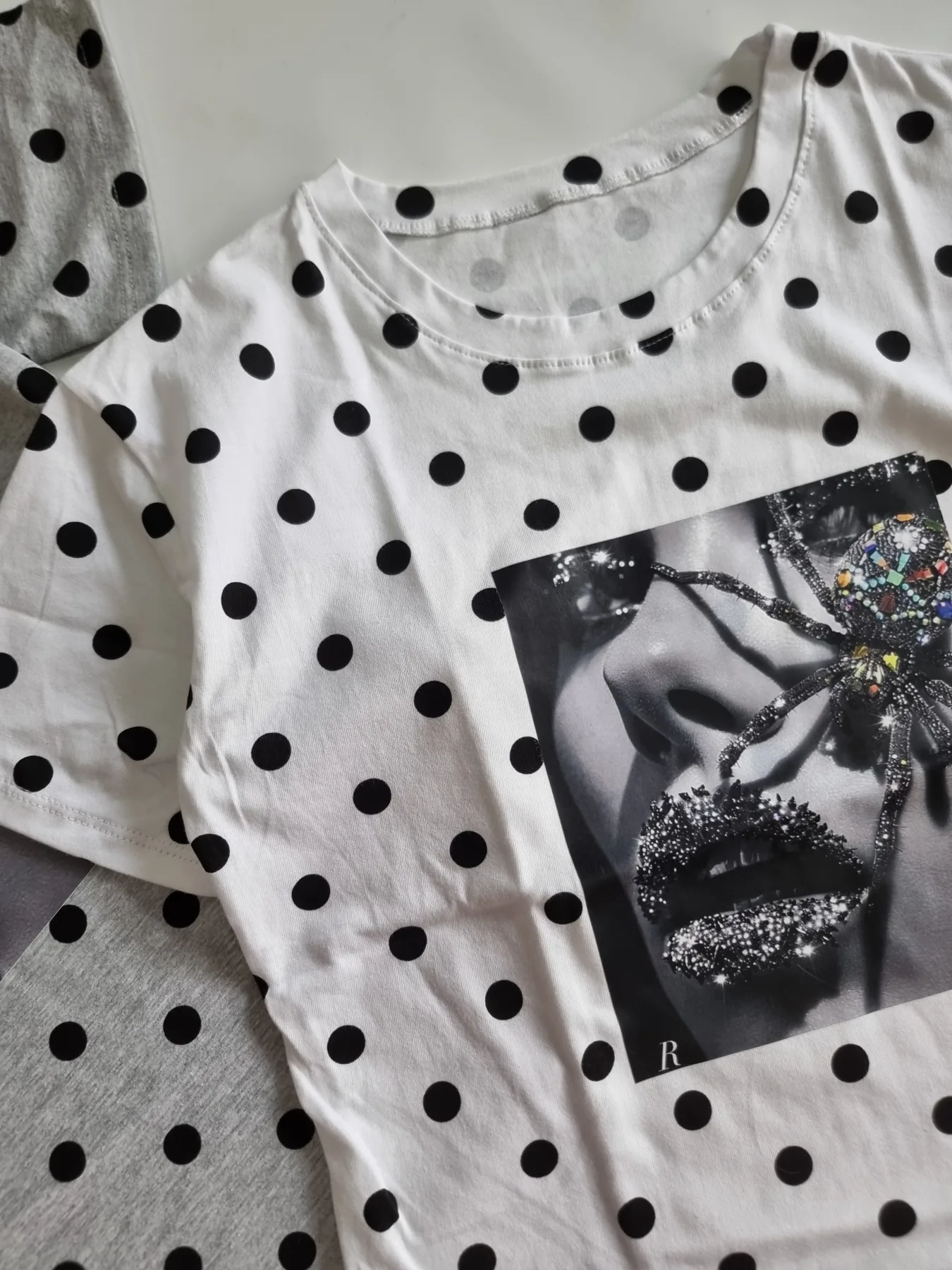 REMERA LUNAR BESO - Imagen 2