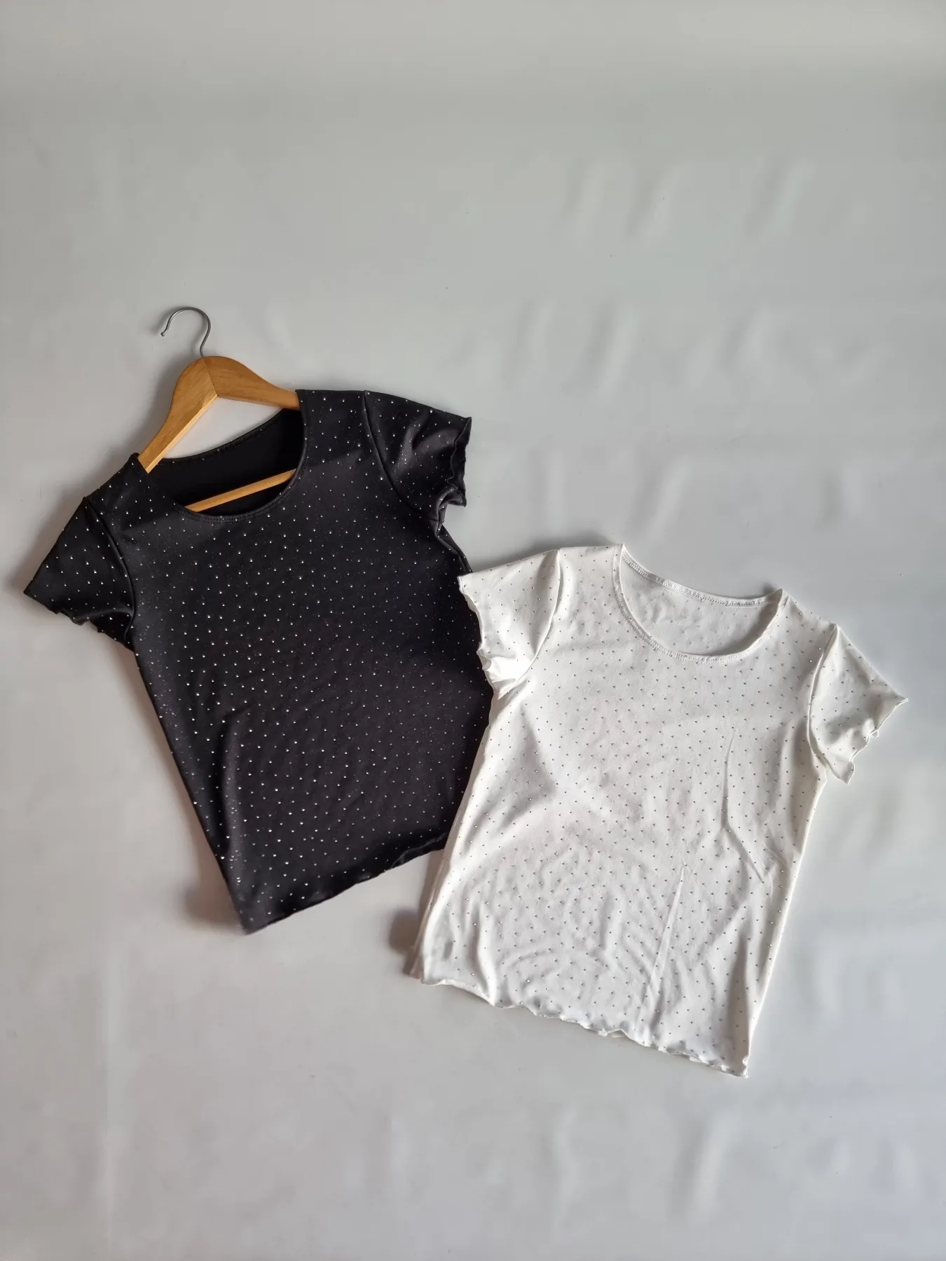 REMERA M/FIBRA STRAS RULETA