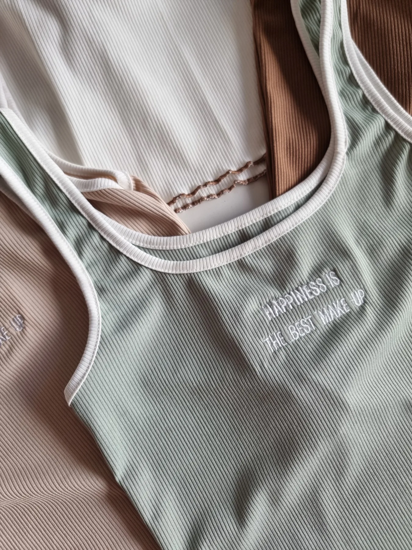 MUSCULOSA HAPPINESS - Imagen 2