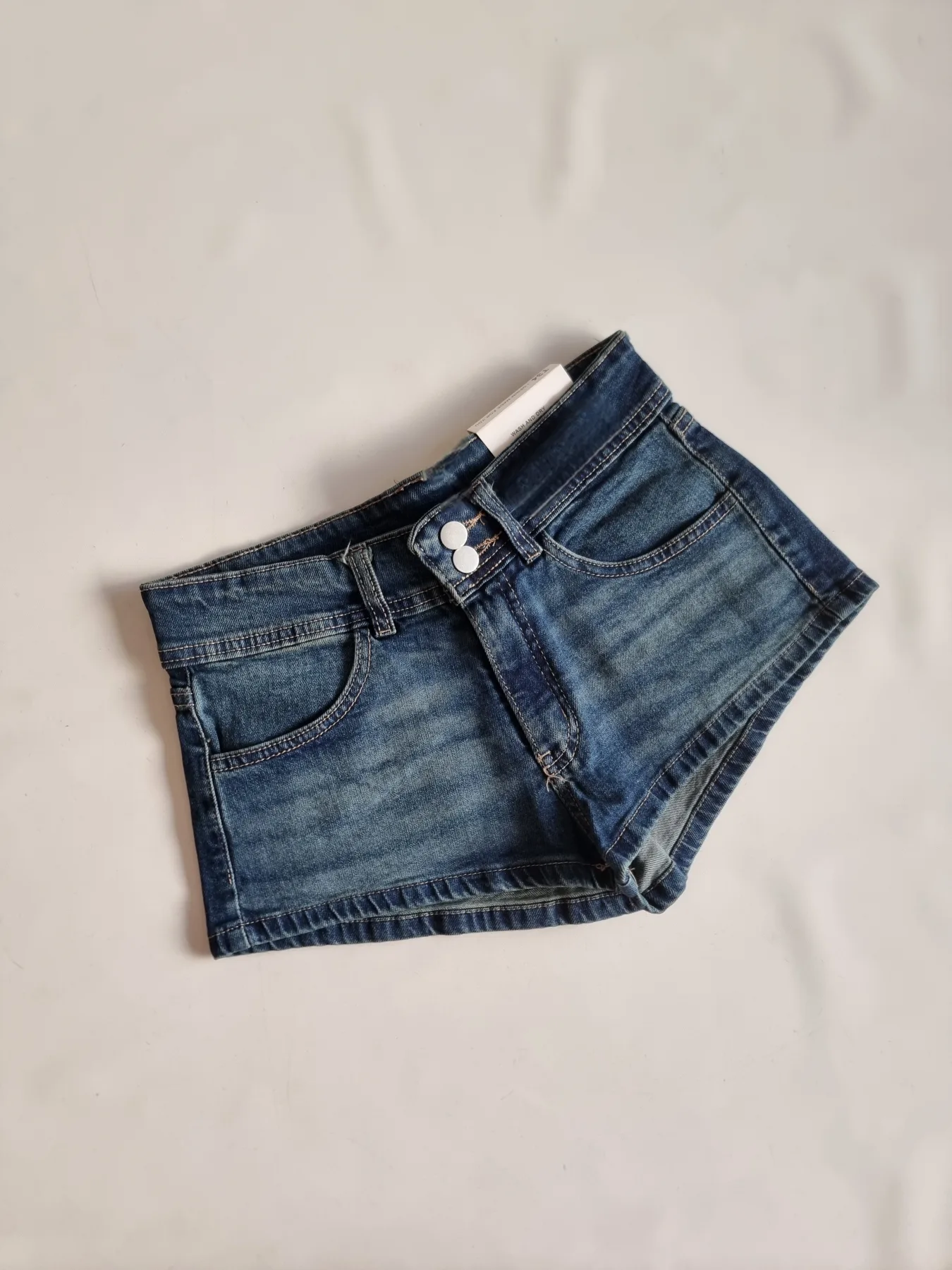 SHORT TIRO BAJO 2 BOTONES ELASTIZADO