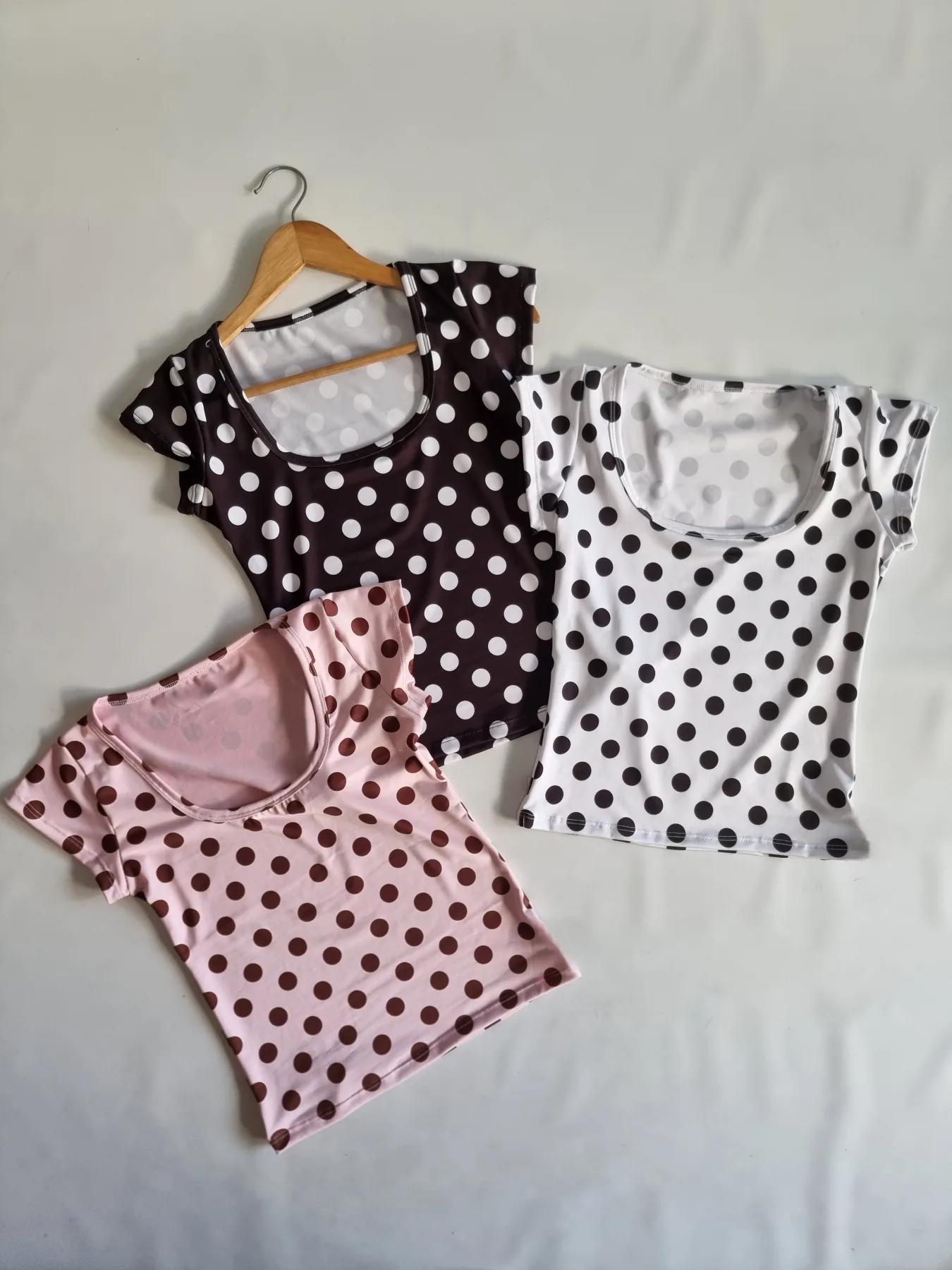 REMERA C/REDONDO LUNAR GRANDE