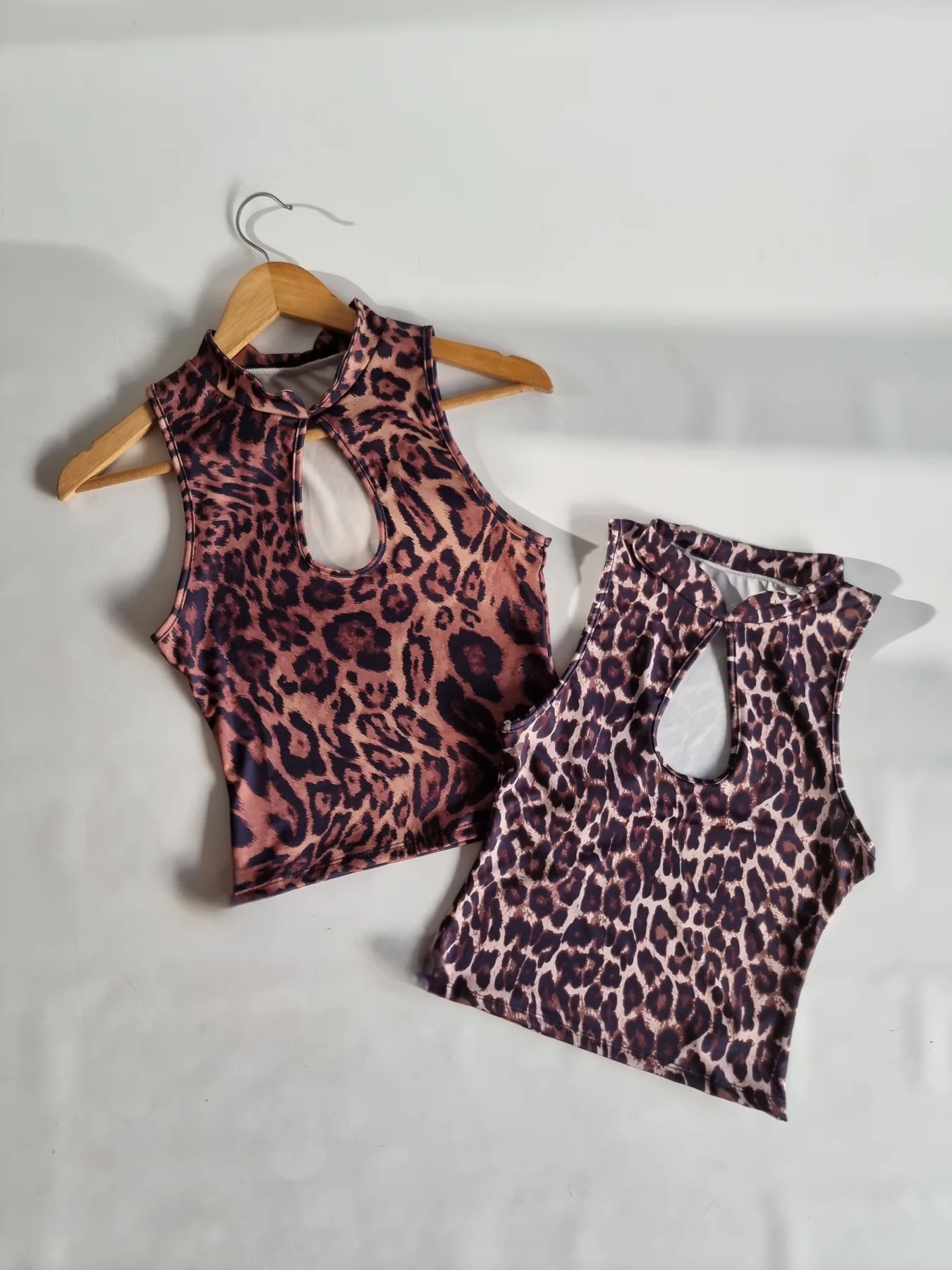 TOP C/MAO ANIMAL PRINT ABERTURA ADELANTE