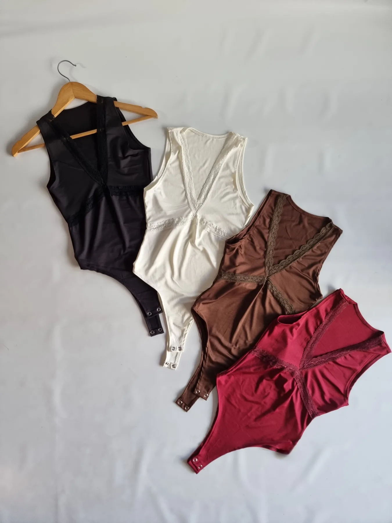 BODY SIN MANGA CON PUNTILLA X