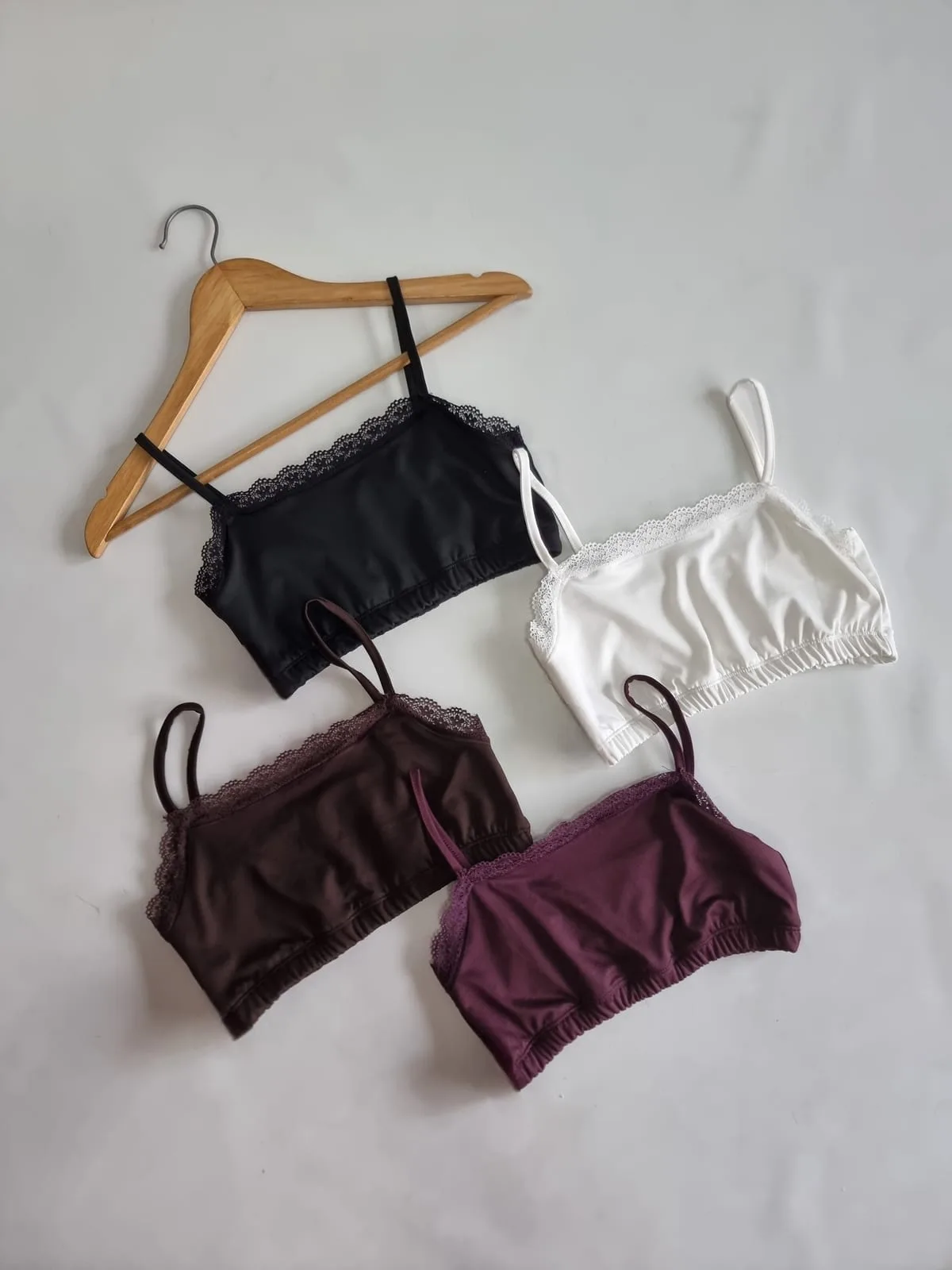 TOP TIRITA CON PUNTILLA
