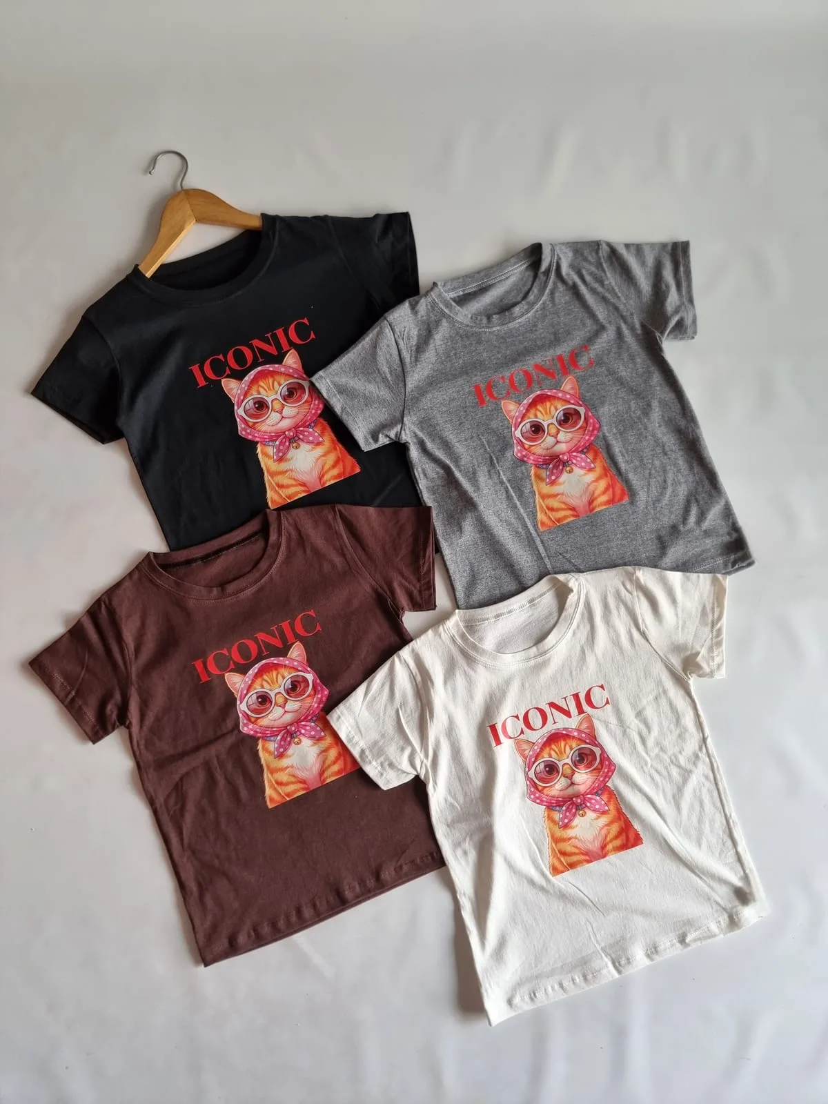 REMERA GATO ICONIC