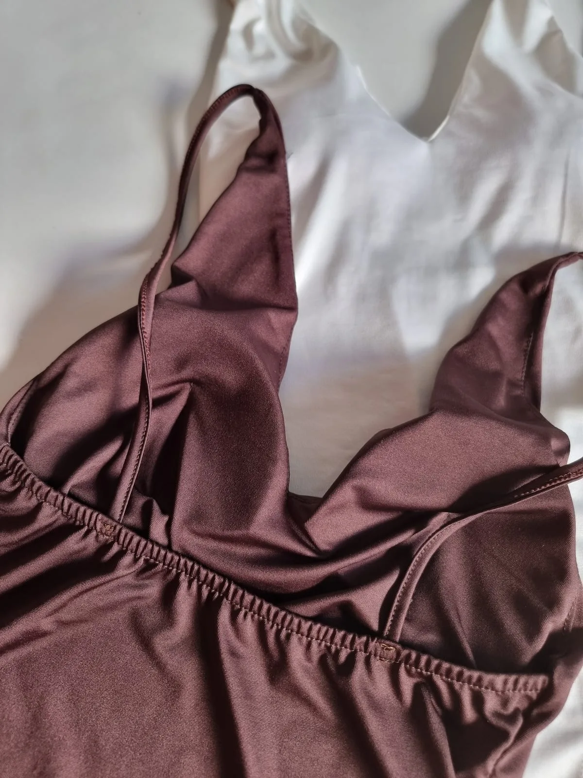 BODY CON TAZA CUELLO V MICROFIBRA - Imagen 5